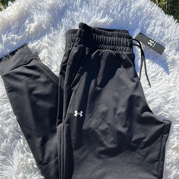 Under Armour Heat Gear Armour Women’s Joggers Black Size Small New with tag! - Picture 3 of 16